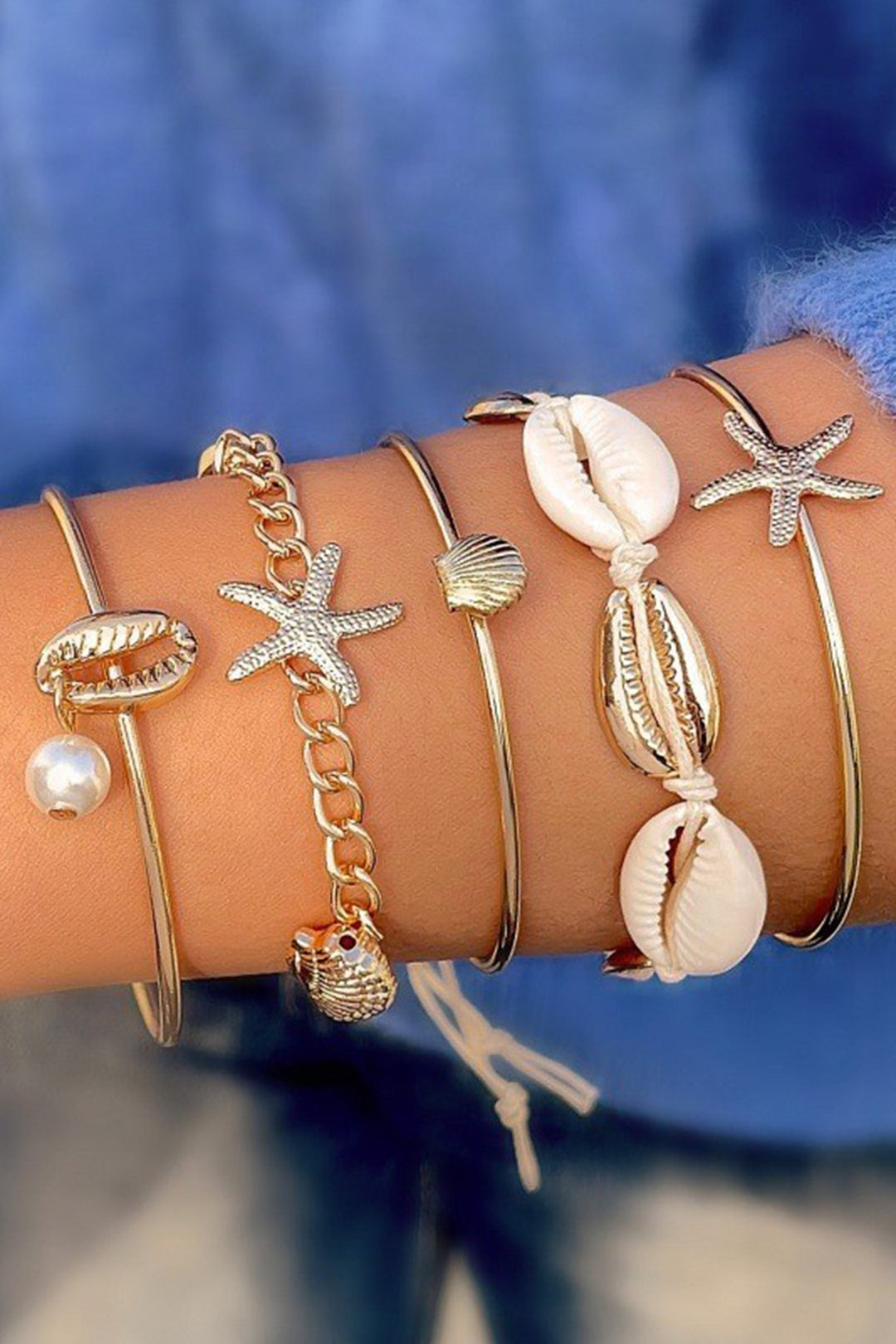 ARMBAND MIT MUSCHELN UND SEESTERNEN